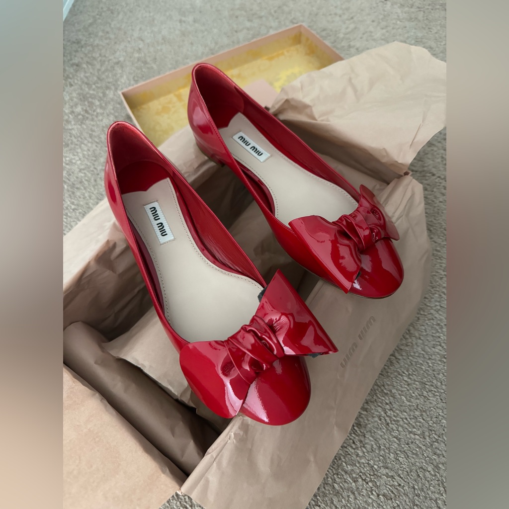 Miu Miu Bow-Embellished Patent-Leather Ballet Flats It37